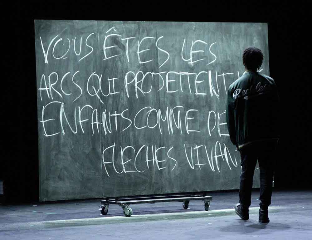 Pierre et Mélodie dans un champs de tournesols